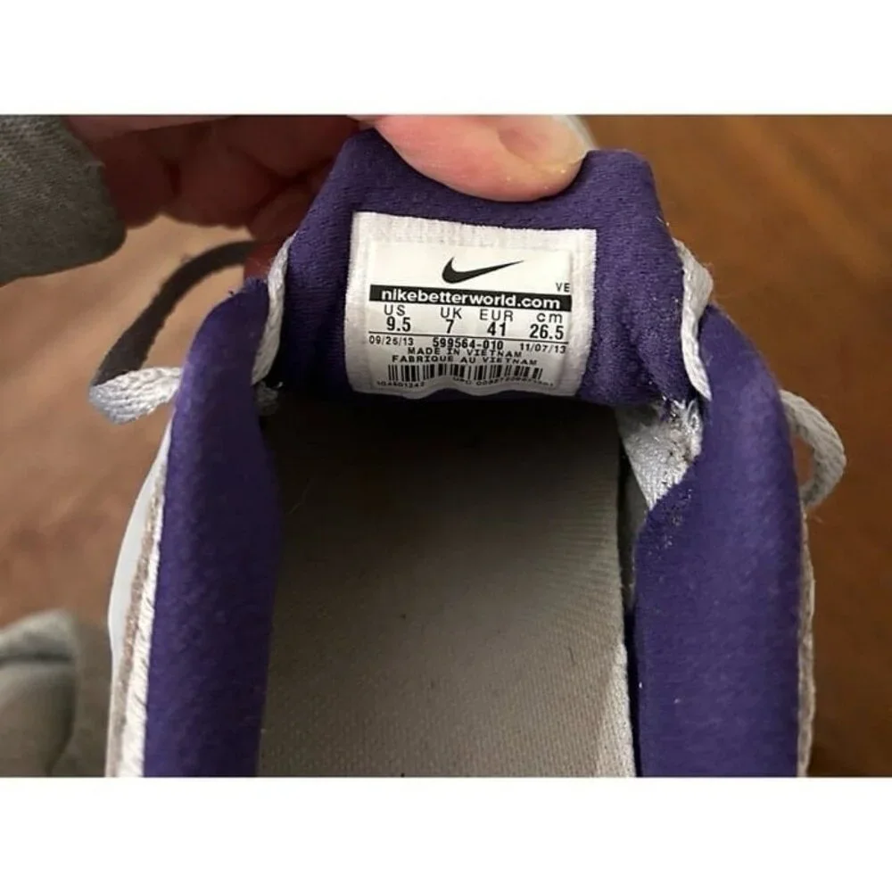 Nike Women’s Shoes size 9.5‎